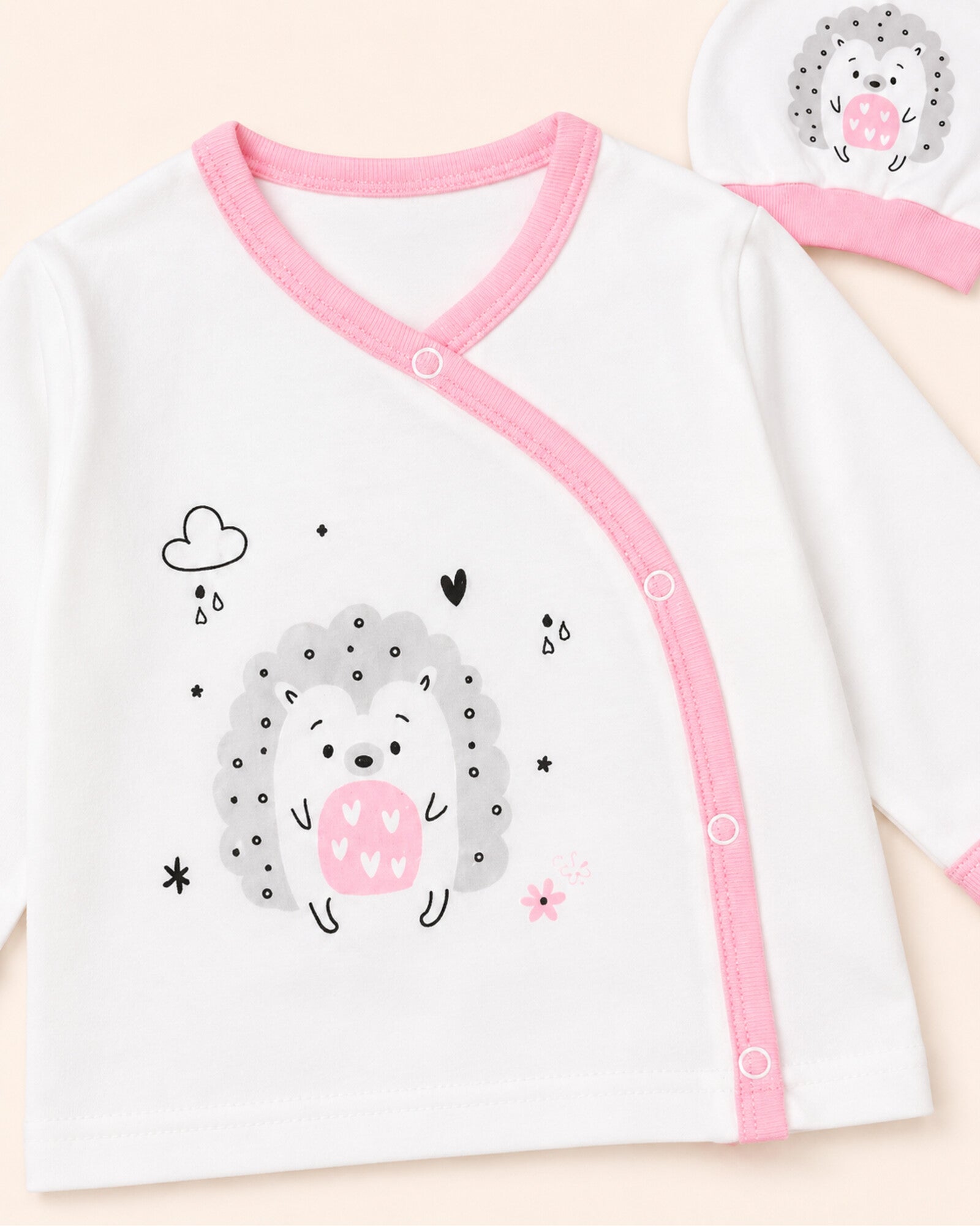 Baby Dream hedgehog wrap top – neckline, snaps and print detail