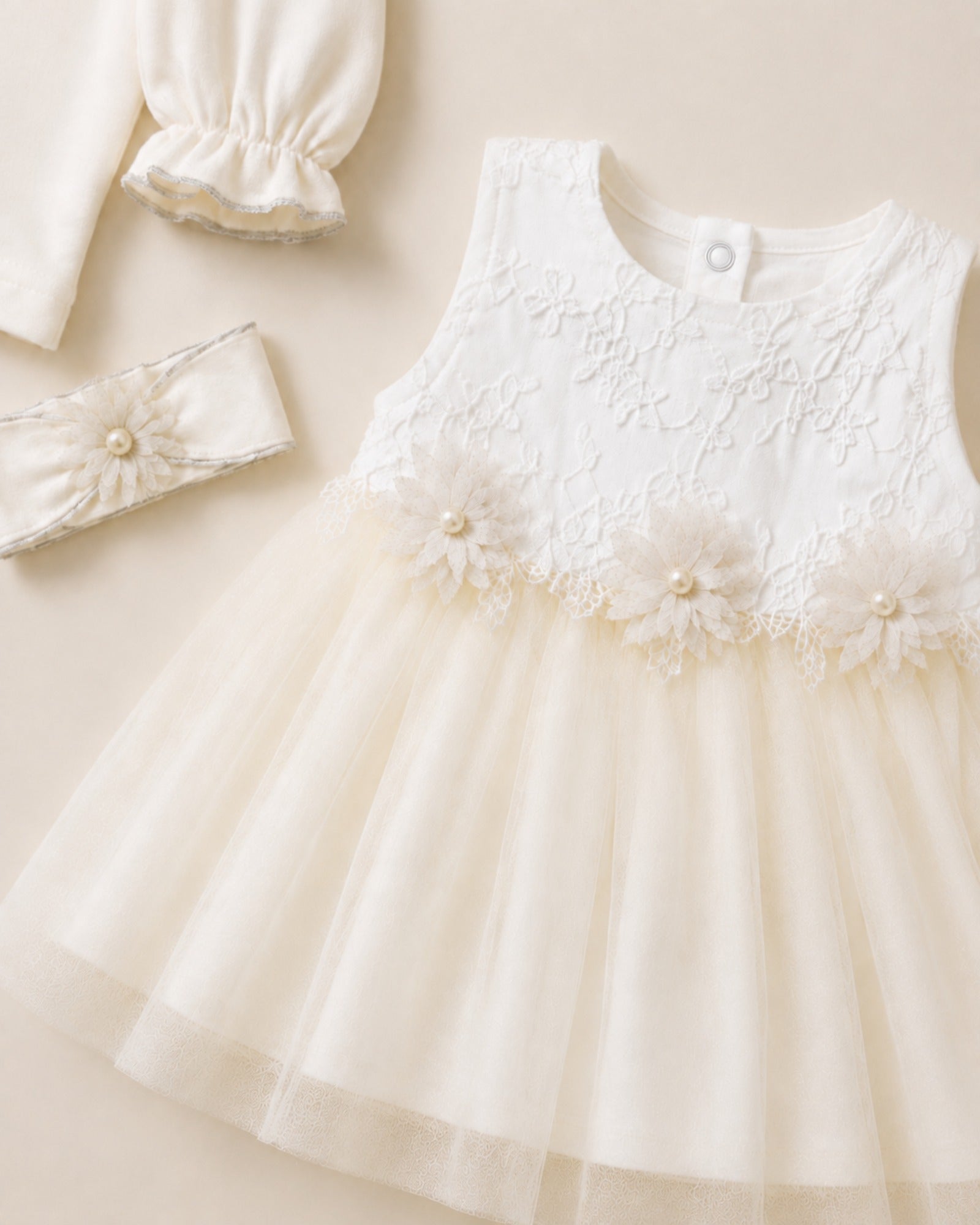 Floral lace bodice, waist flowers and layered tulle detail