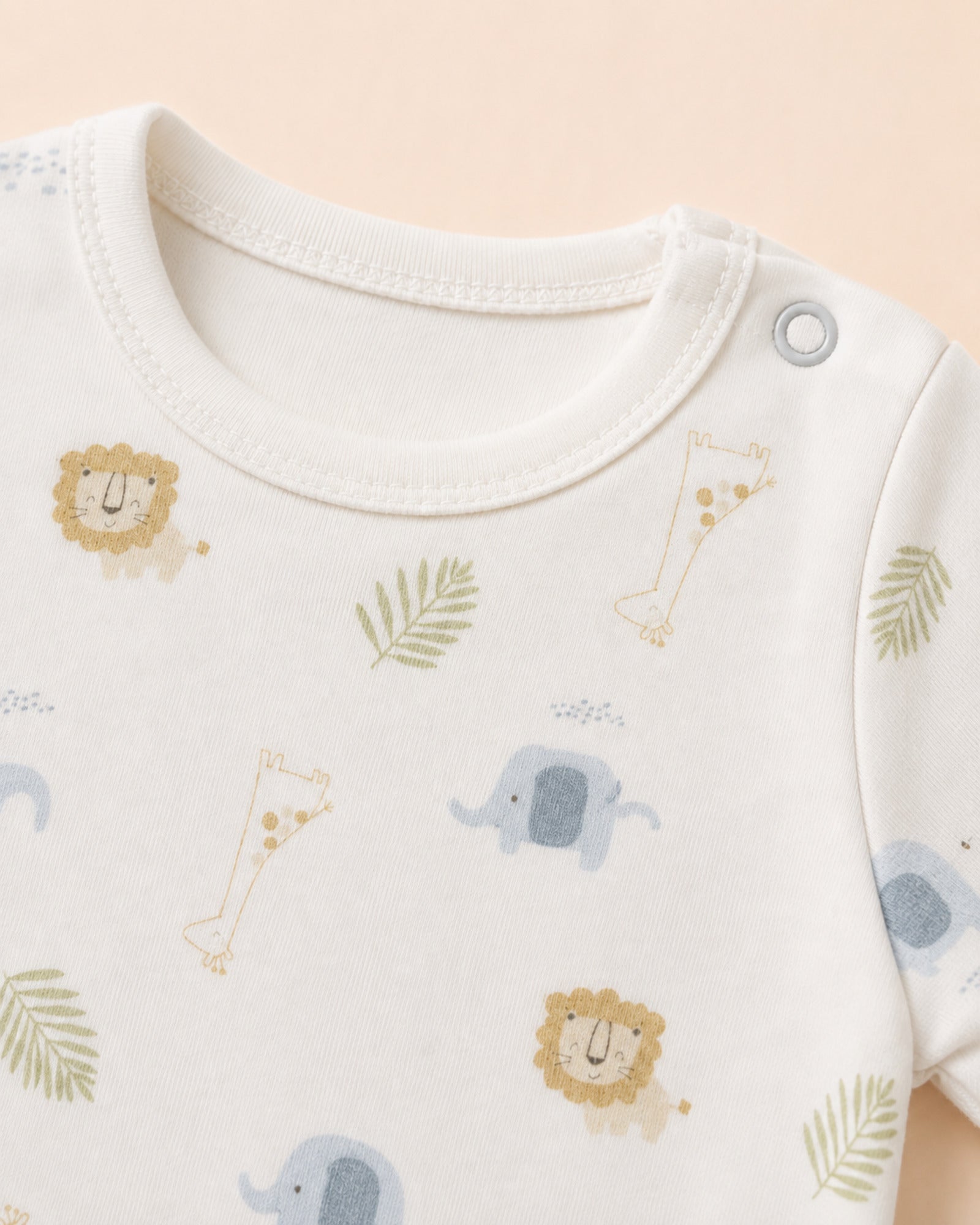 Single shoulder snap and original safari print detail