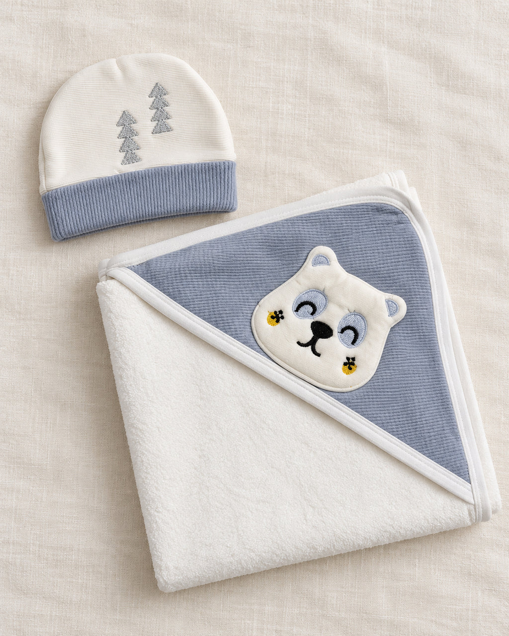 Baby Blue baby bear set, matching accessories detail